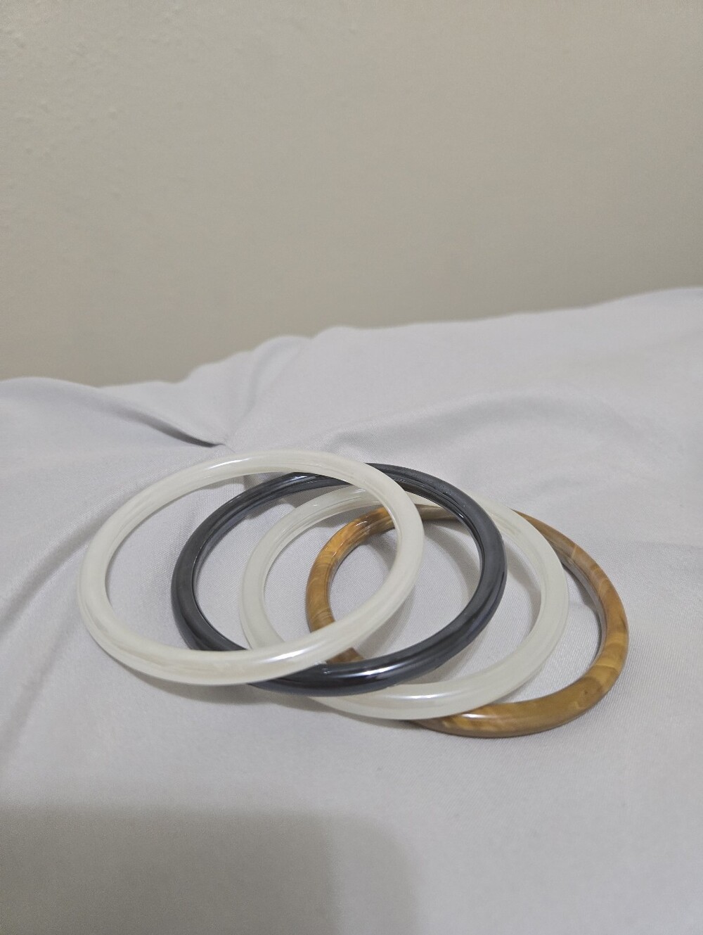 Set of 4 Glass Bangle Bracelets - Picture 3 of 12